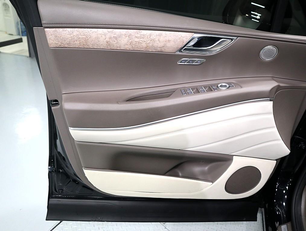 Genesis GV80 - Vista 8