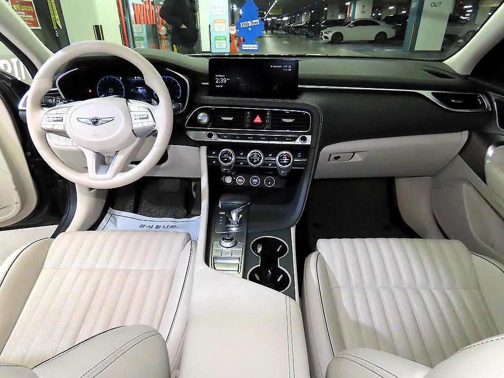 Genesis G70 - Vista 10