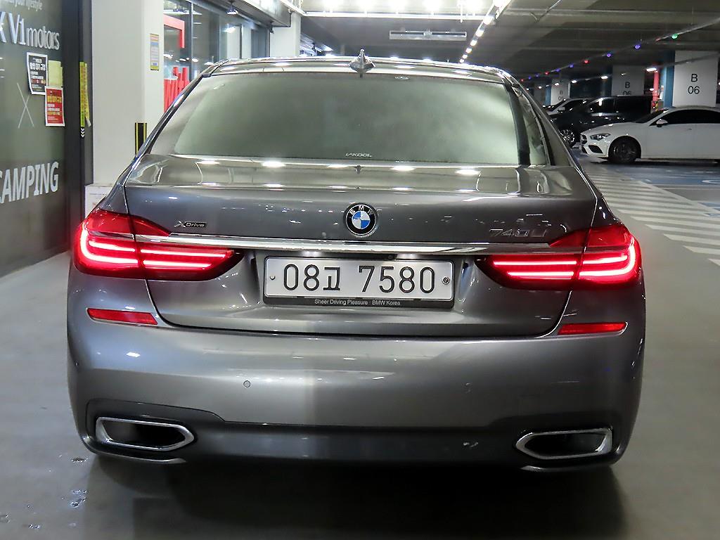 BMW 7 Series - Vista 5
