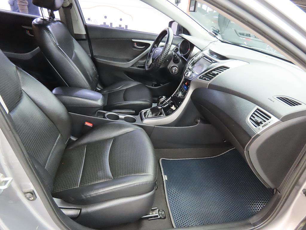 HYUNDAI Avante - Vista 8