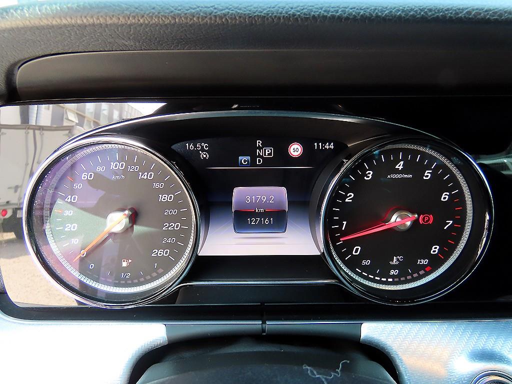 Mercedes Benz E class - Vista 9