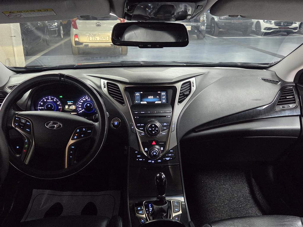 HYUNDAI Grandeur - Vista 9