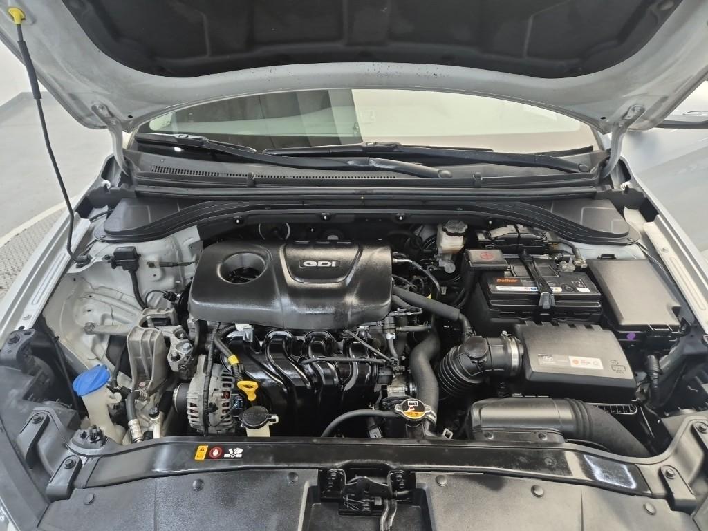 HYUNDAI Avante - Vista 5