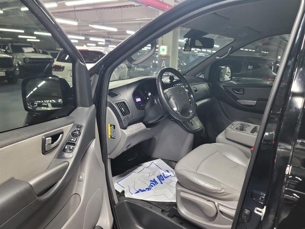 HYUNDAI Starex - Vista 7