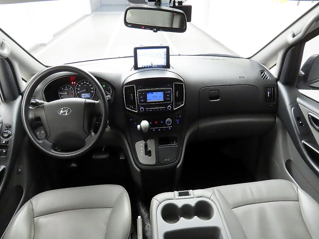 HYUNDAI Starex - Vista 8