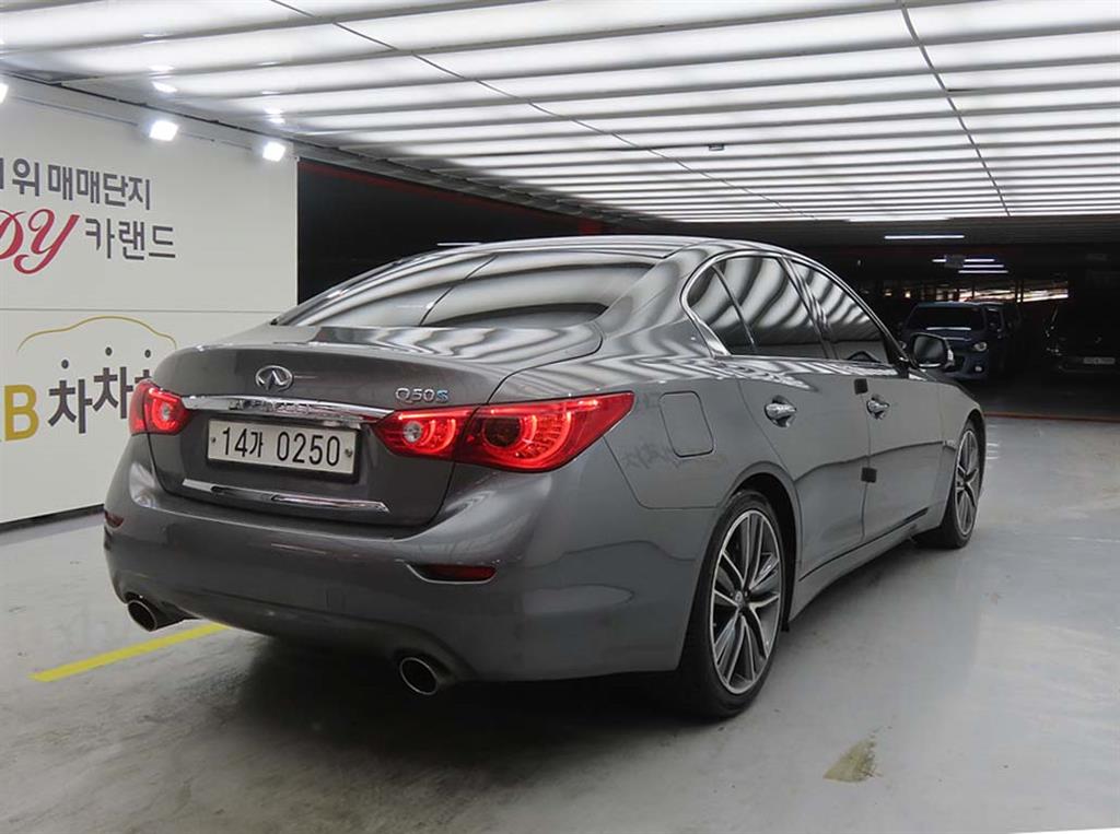 Infiniti Q - Vista 4