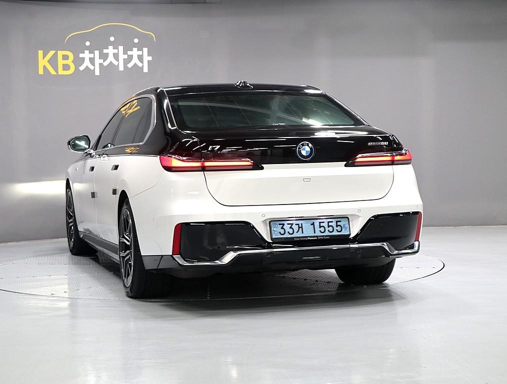 BMW i7 - Vista 4