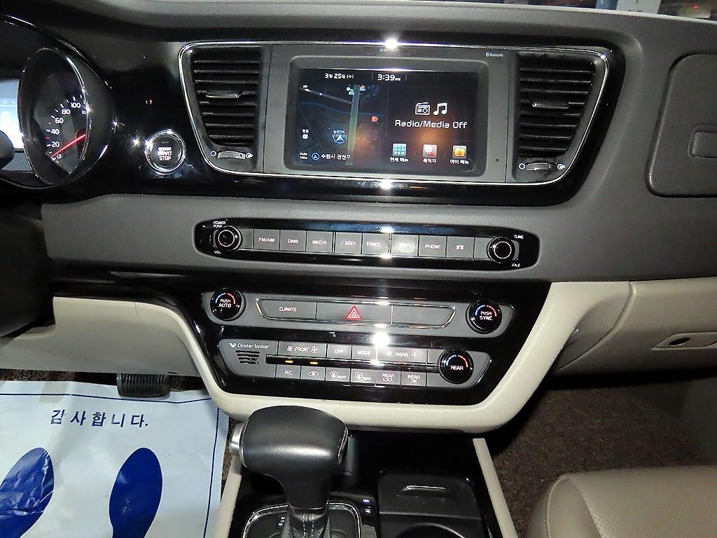 KIA Carnival - Vista 11