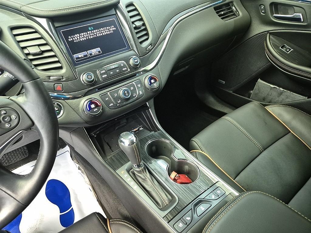 Chevrolet Impala - Vista 10