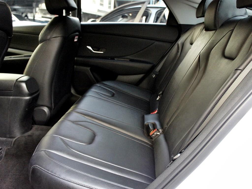 HYUNDAI Avante - Vista 11