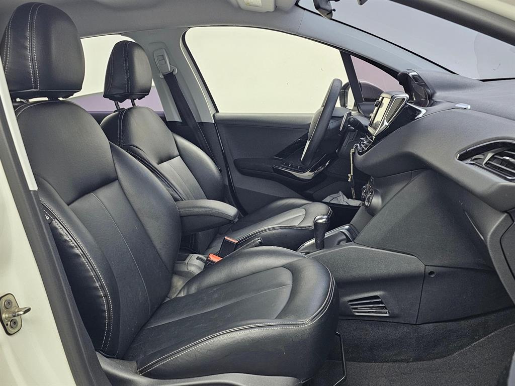 Peugeot 208 - Vista 10