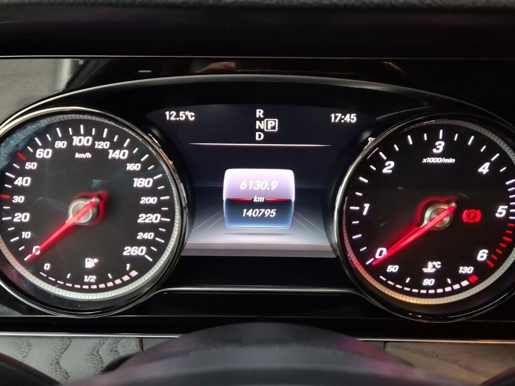 Mercedes Benz E class - Vista 6