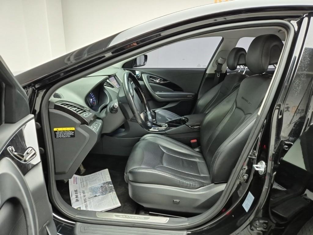 HYUNDAI Grandeur - Vista 11