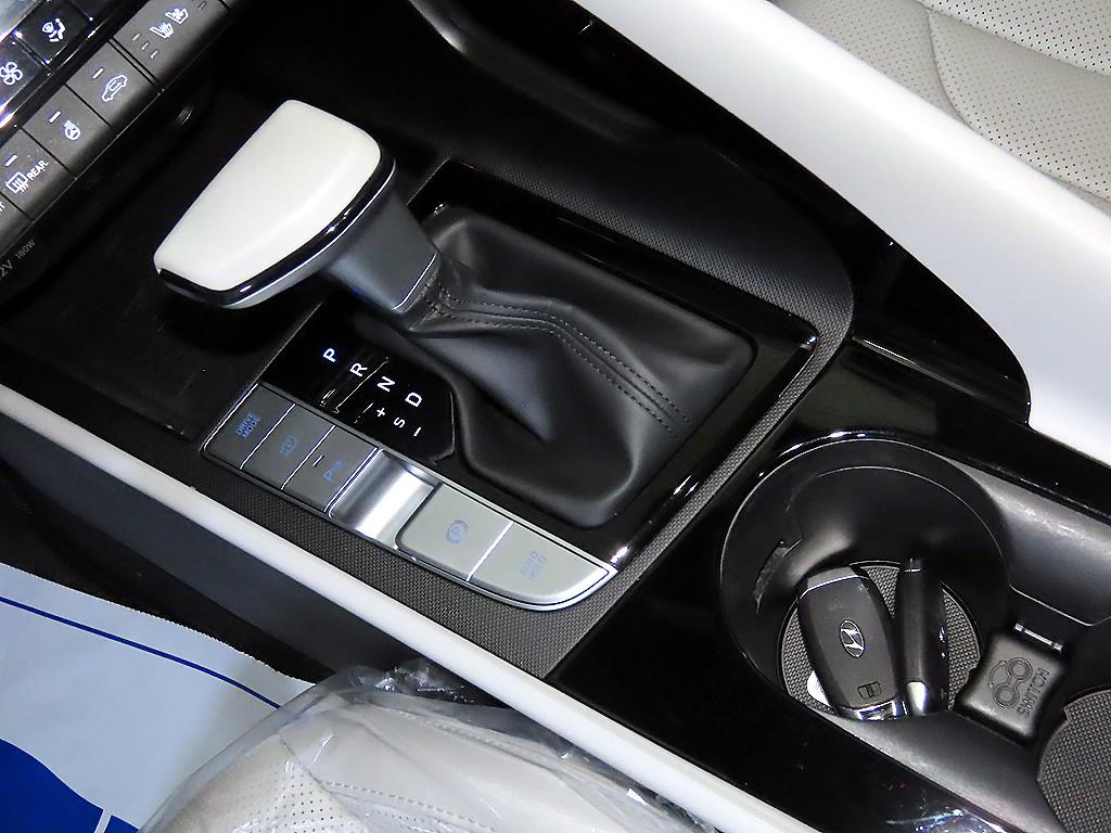 HYUNDAI Avante - Vista 12