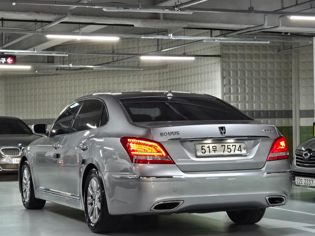 HYUNDAI Equus - Vista 4