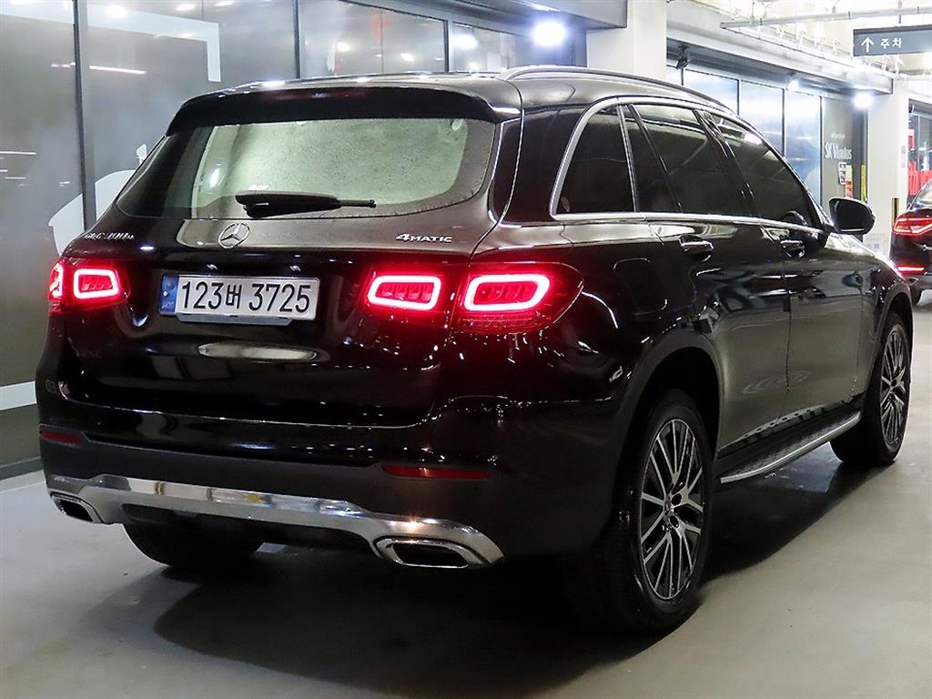 Mercedes Benz GLC Class - Vista 4