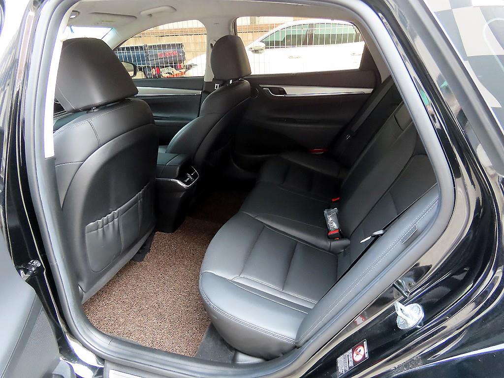 HYUNDAI Grandeur - Vista 6