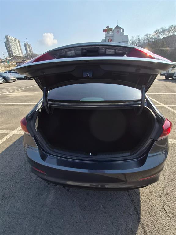 HYUNDAI Avante 2016 Gris - Importación desde Corea - HF Imports Iquique - Foto 18