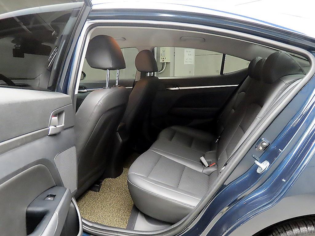 HYUNDAI Avante - Vista 6