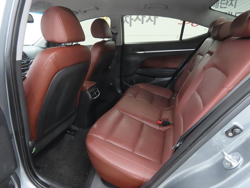 HYUNDAI Avante - Vista 6