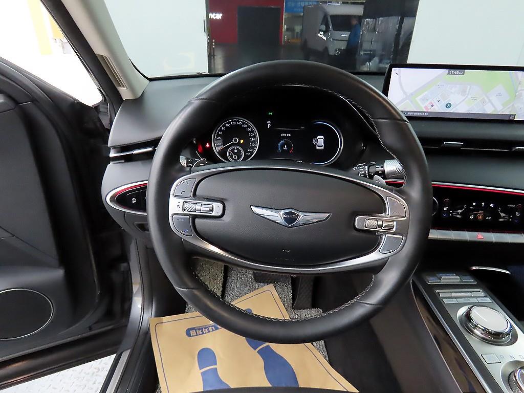 Genesis GV70 - Vista 9