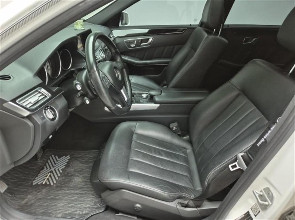 Mercedes Benz E class - Vista 10