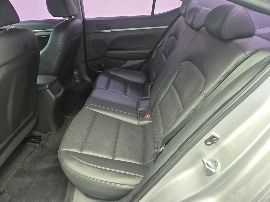 HYUNDAI Avante - Vista 12