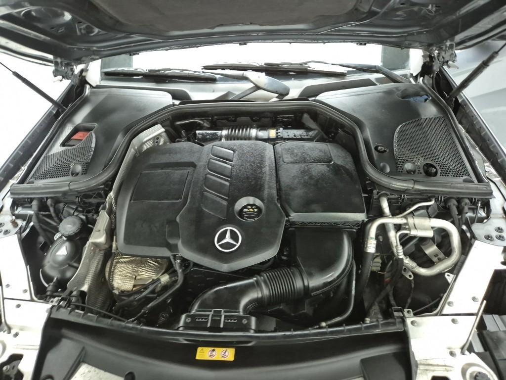 Mercedes Benz E class - Vista 5