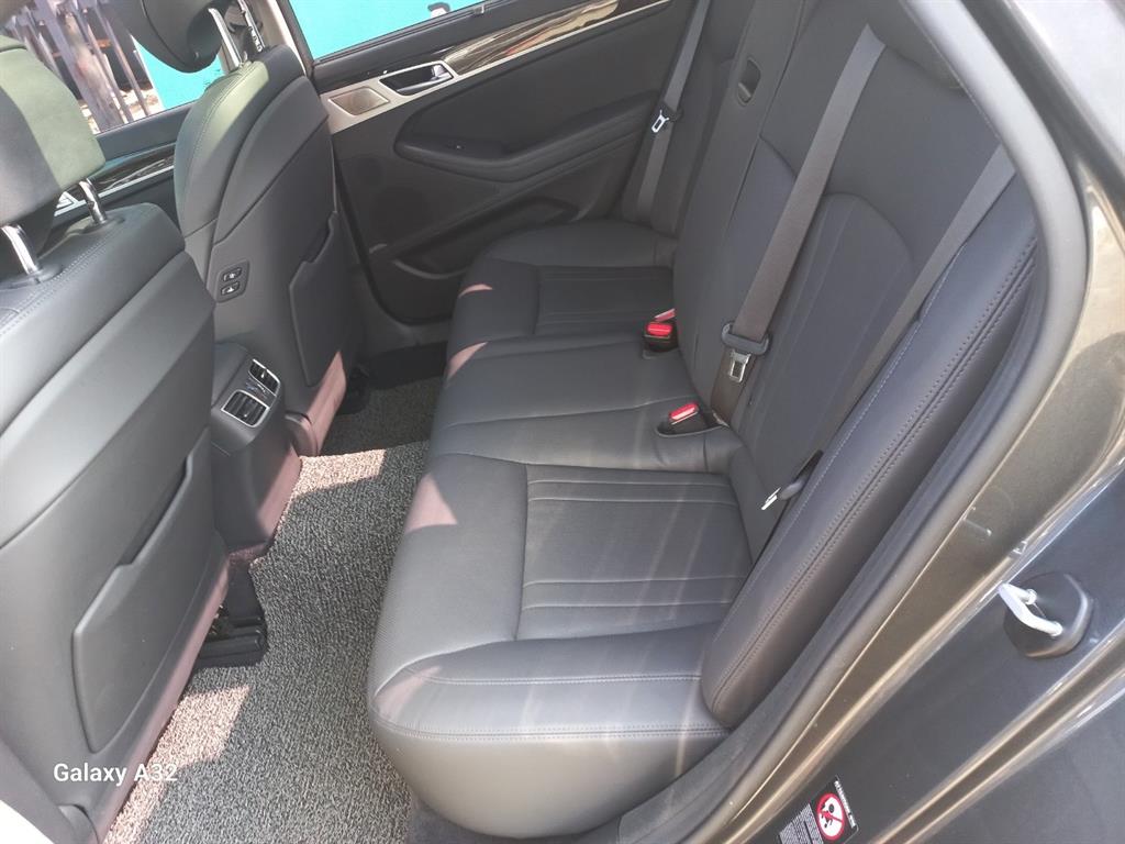 Genesis G80 - Vista 8