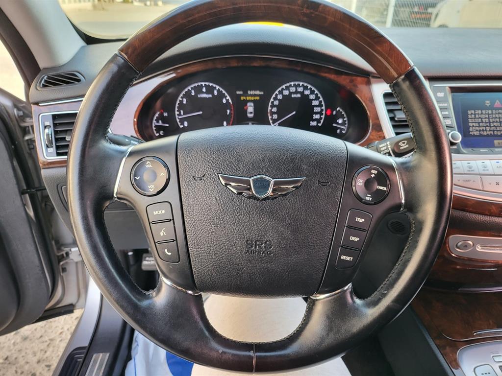 HYUNDAI Genesis - Vista 8