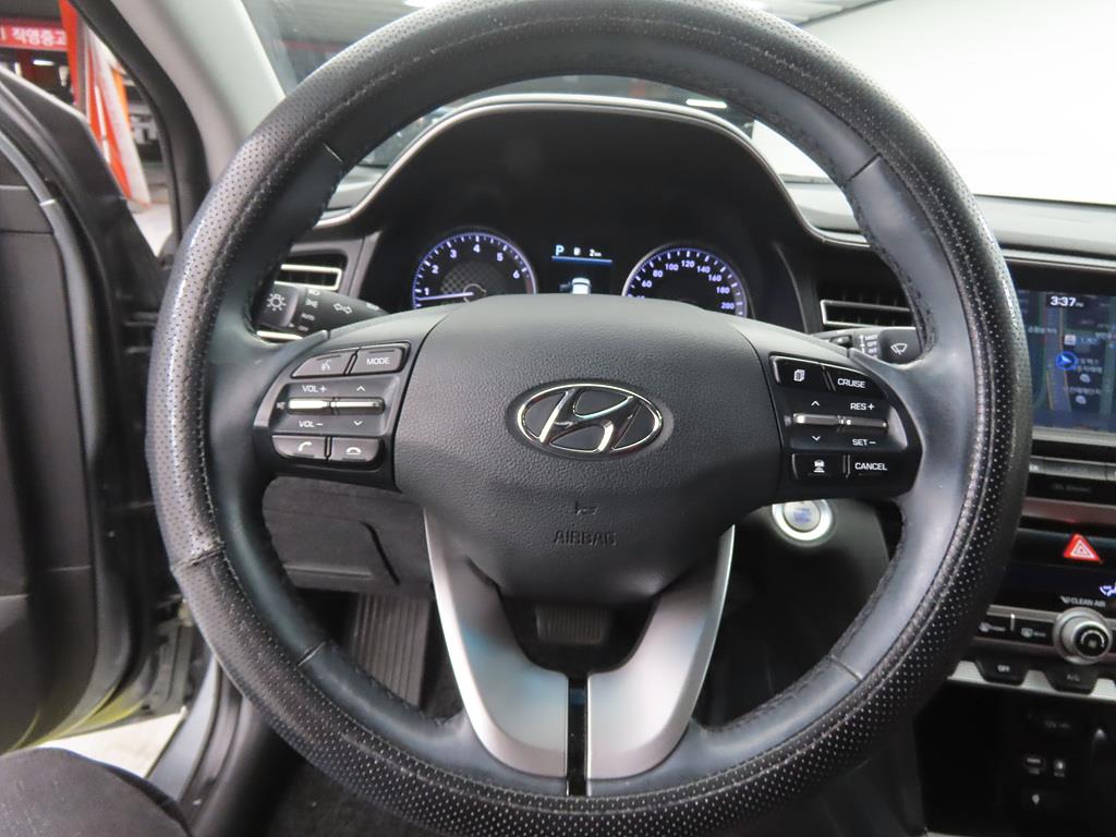 HYUNDAI Avante - Vista 8