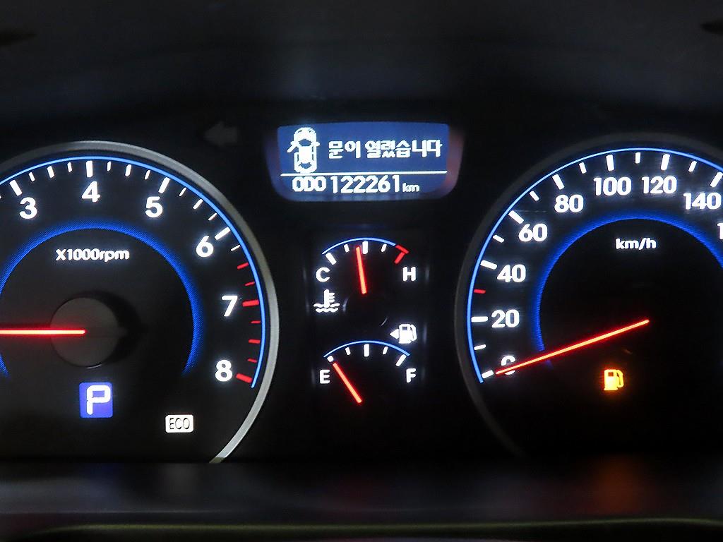 HYUNDAI Avante - Vista 9