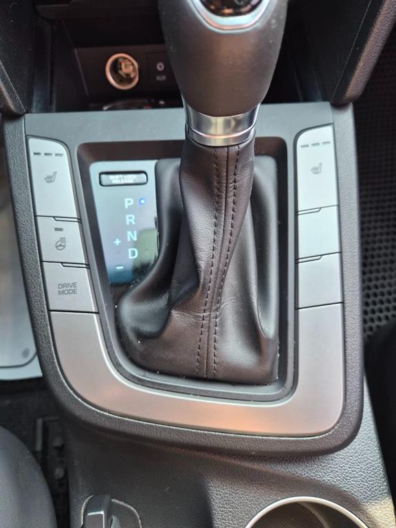 HYUNDAI Avante - Vista 9