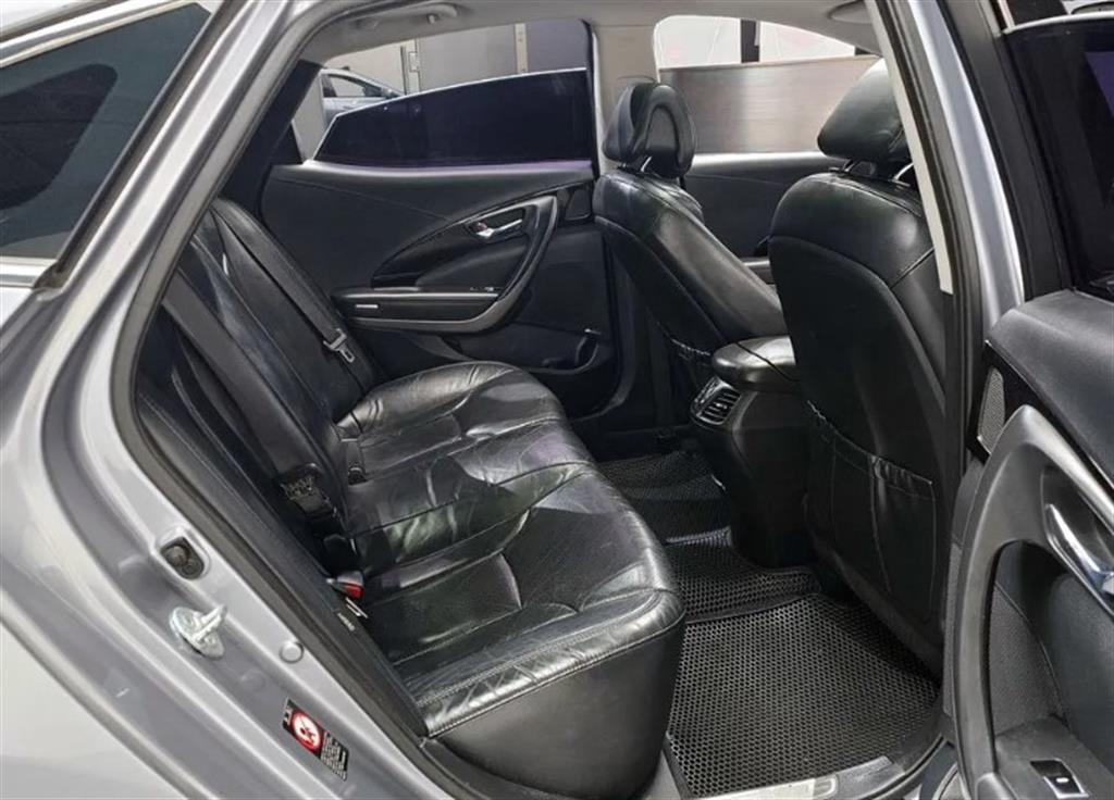 HYUNDAI Grandeur - Vista 12