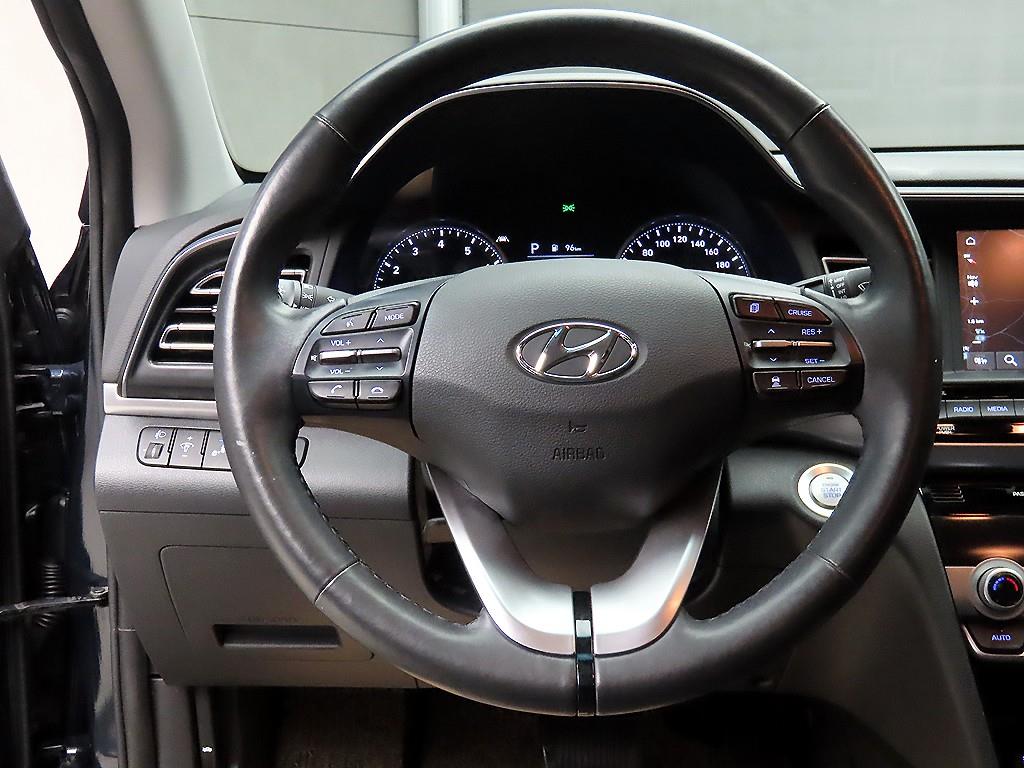 HYUNDAI Avante - Vista 9