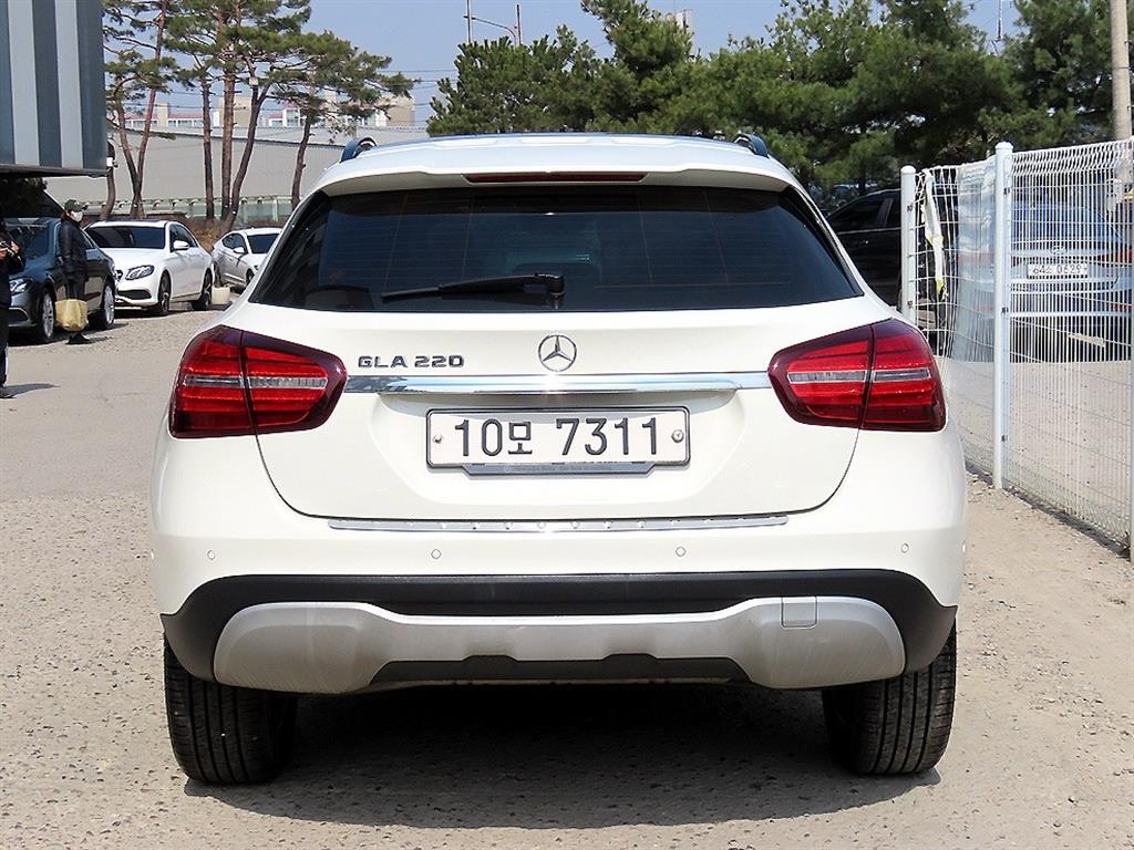 Mercedes Benz GLA Class - Vista 4