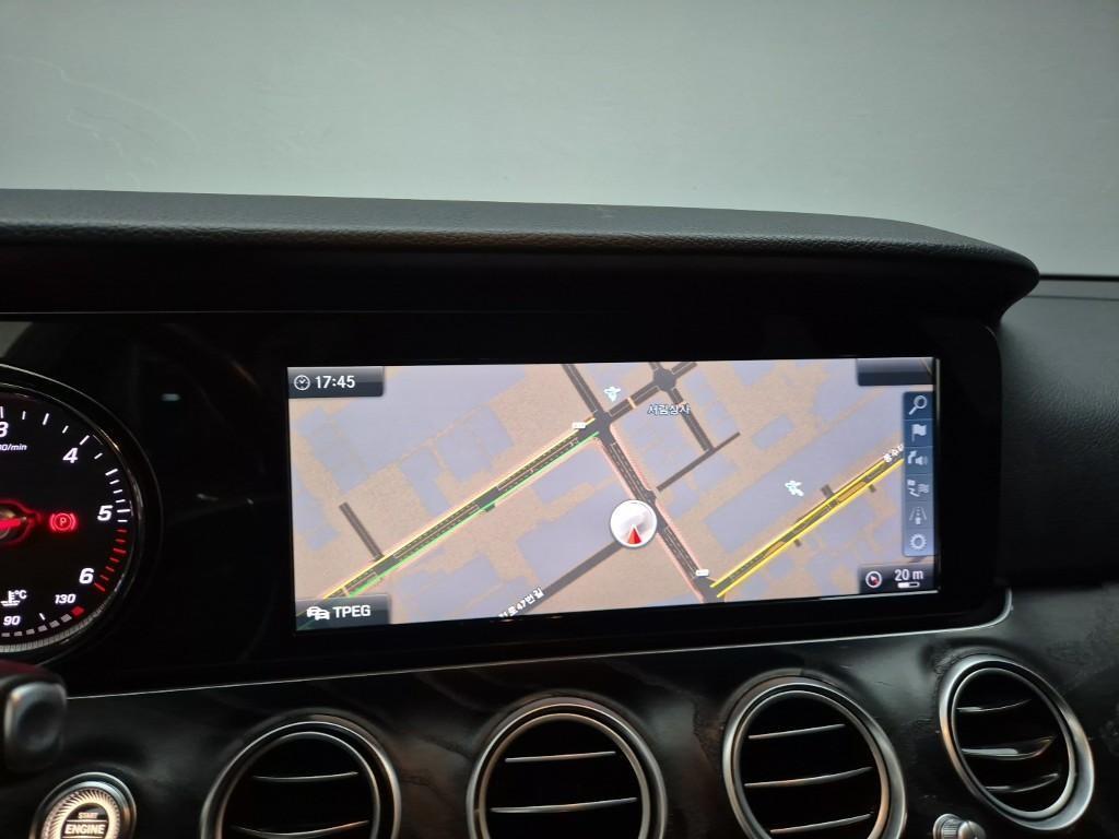 Mercedes Benz E class 2017 Gris - Importación desde Corea - HF Imports Iquique - Foto 14