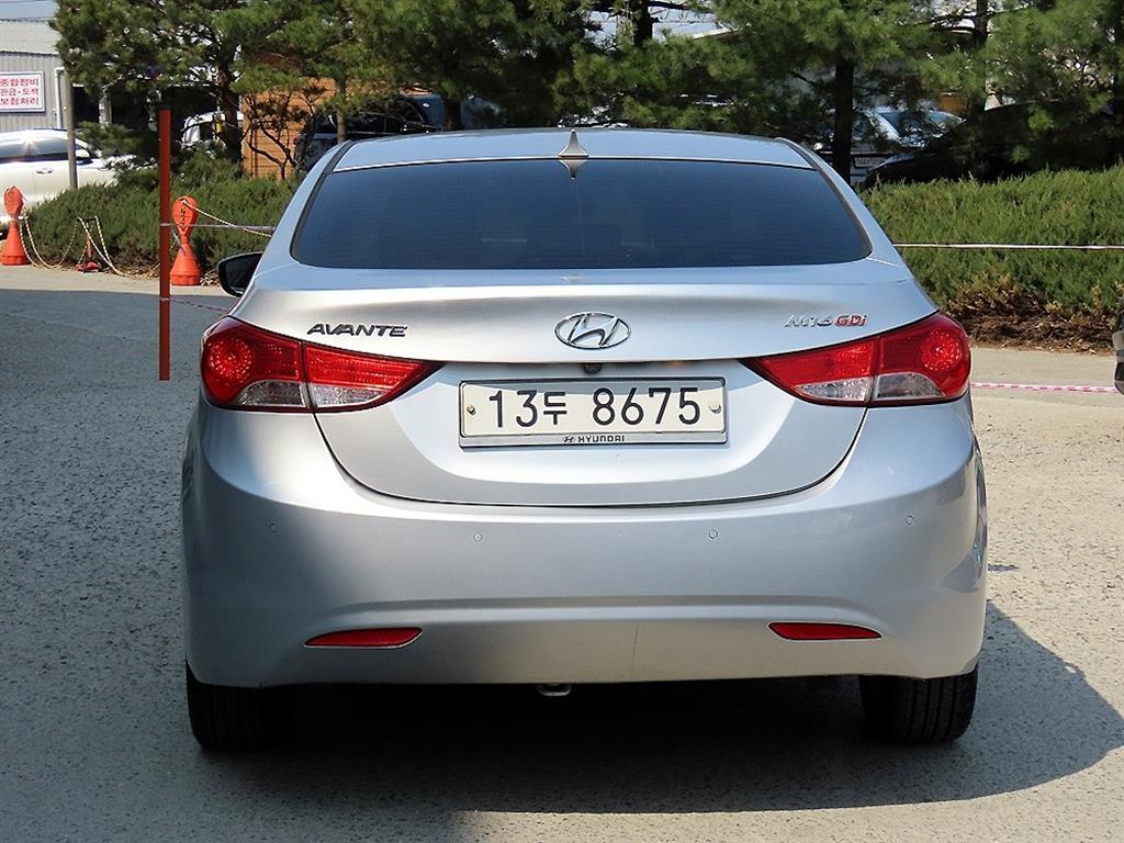 HYUNDAI Avante - Vista 4