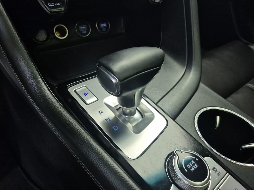 Genesis G70 - Vista 8