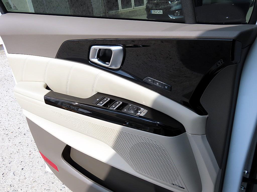 KIA Carnival - Vista 12