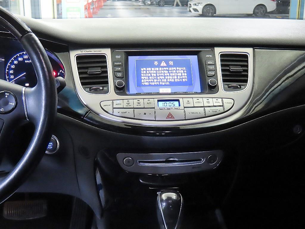 HYUNDAI Genesis - Vista 11