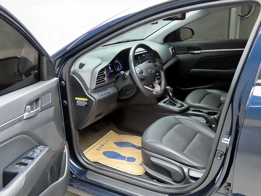 HYUNDAI Avante - Vista 5