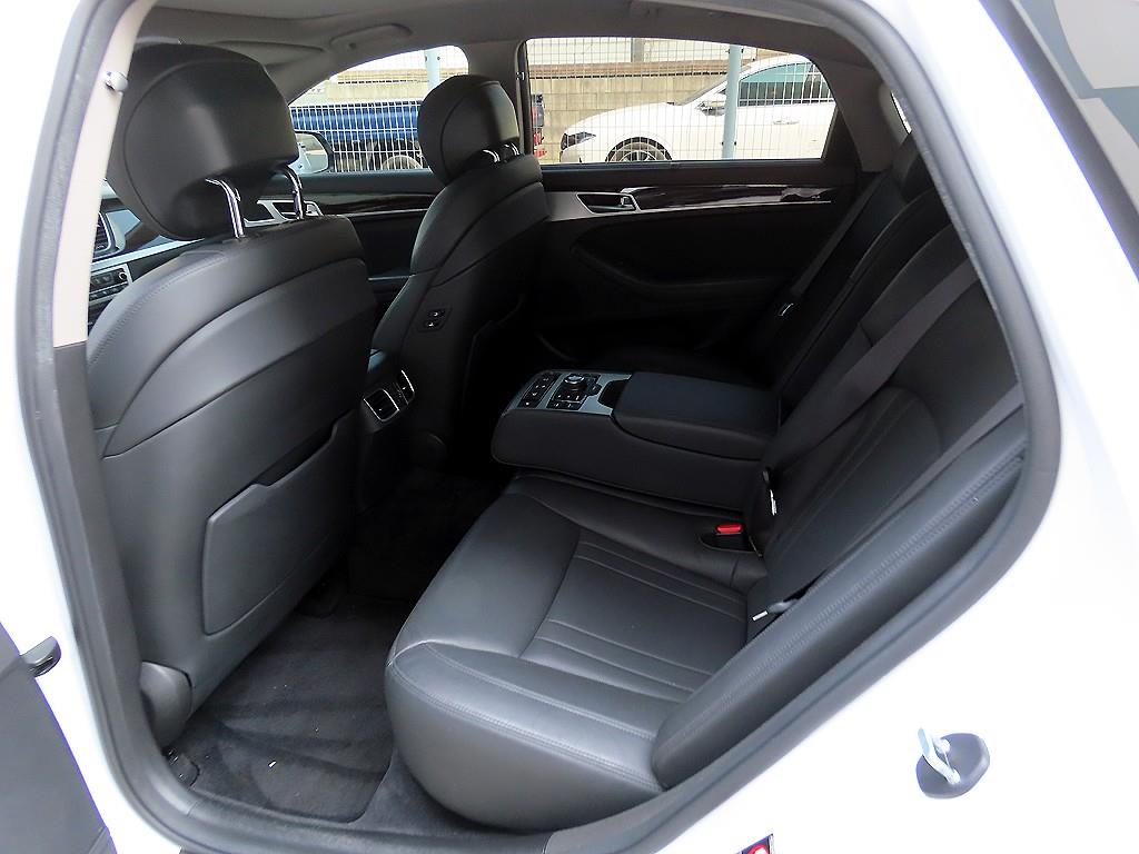 Genesis G80 - Vista 6