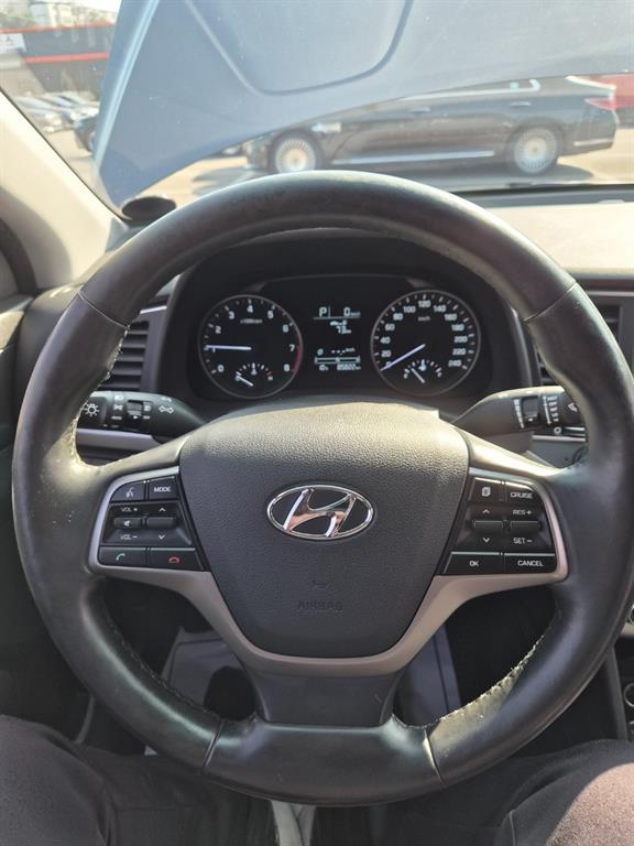 HYUNDAI Avante - Vista 10