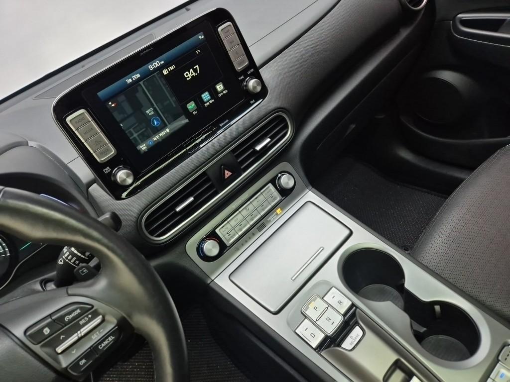 HYUNDAI Kona - Vista 10