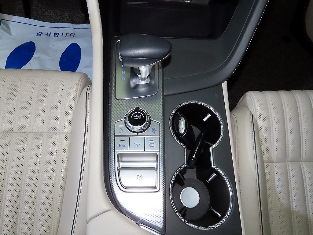 Genesis G70 - Vista 12