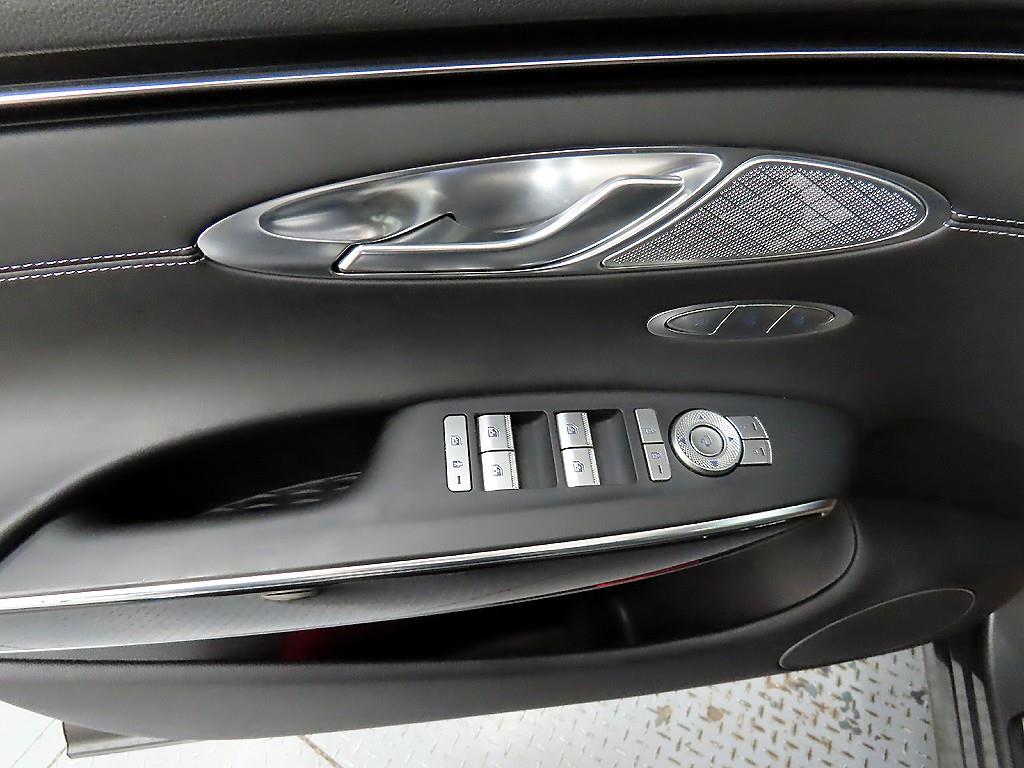 Genesis GV70 - Vista 11