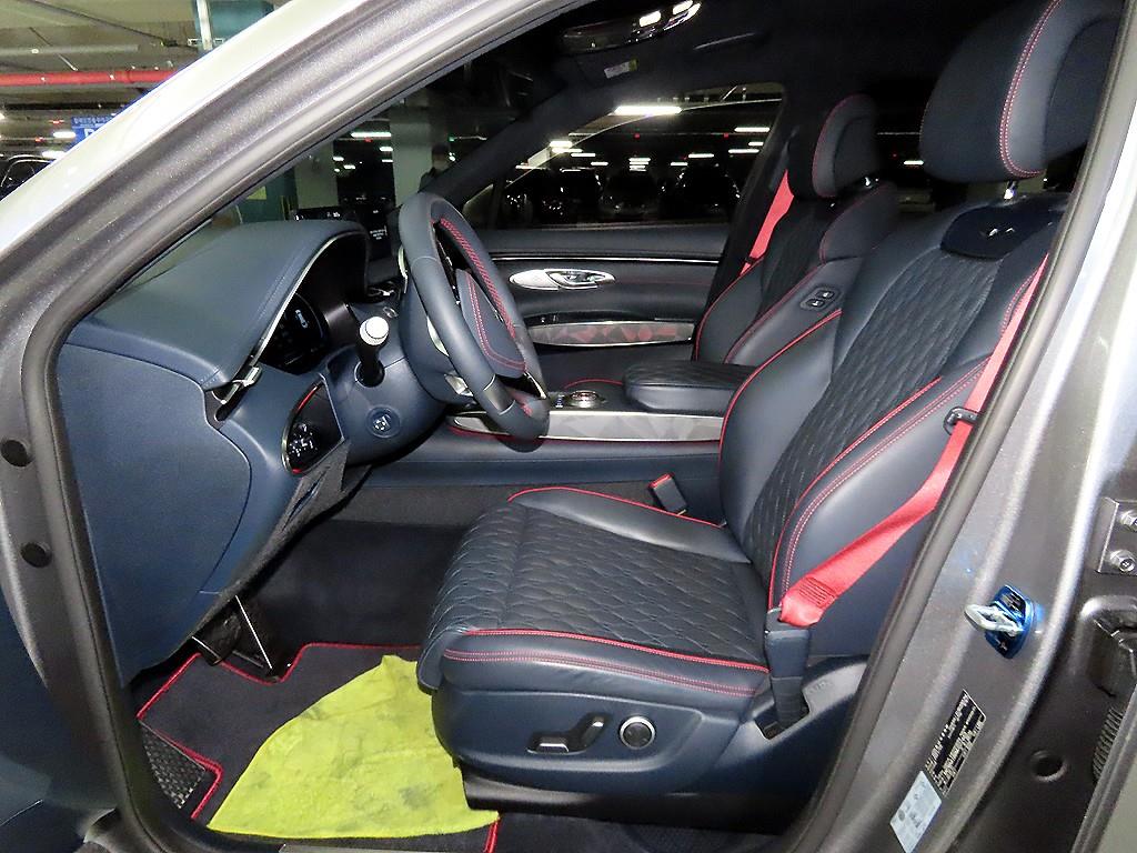 Genesis GV70 - Vista 6