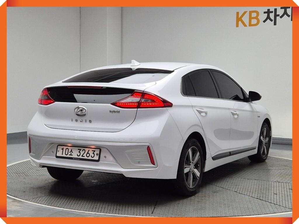 HYUNDAI Ioniq - Vista 5