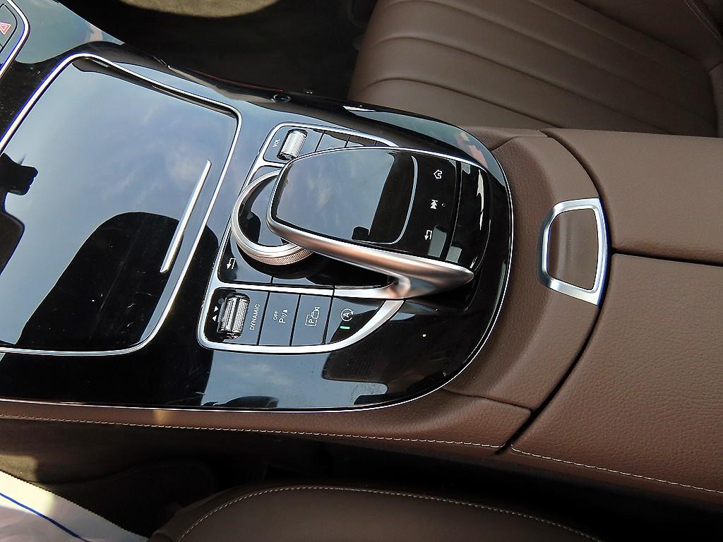 Mercedes Benz E class - Vista 11